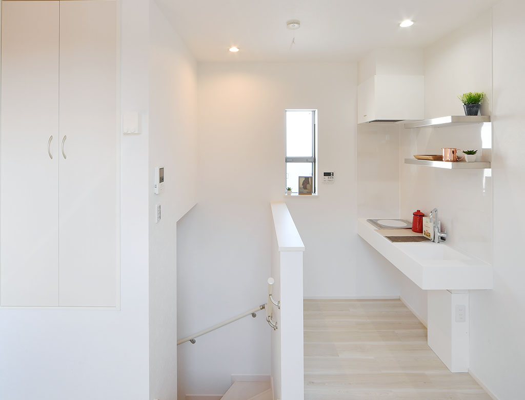 社会環境の変化やお客さまの声に向き合い、積み重ねる時間とともに輝きを増す住まいや暮らしを提案していきます。 | REJ株式会社